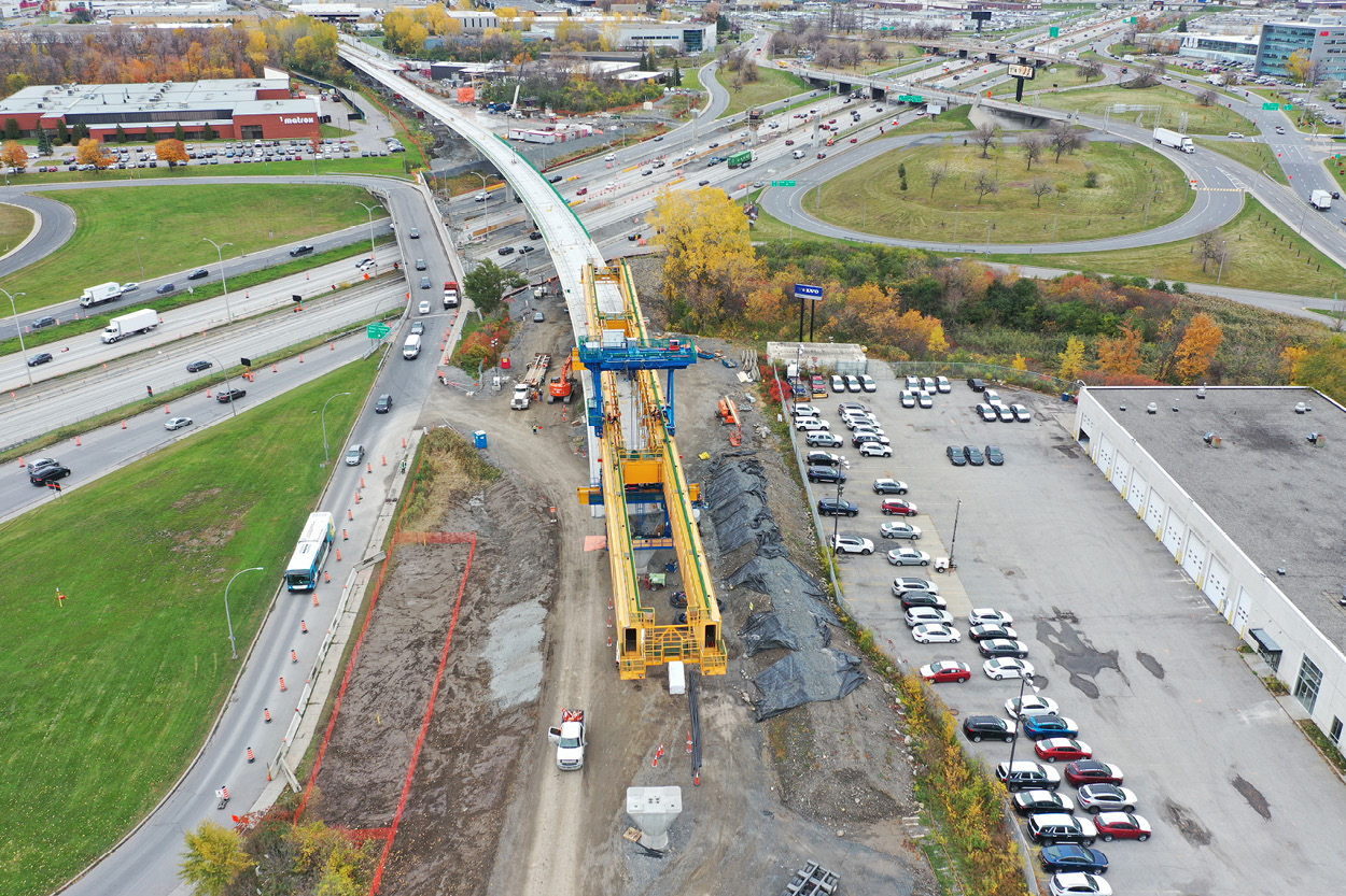 La poutre de lancement « Marie » traverse l'autoroute 40