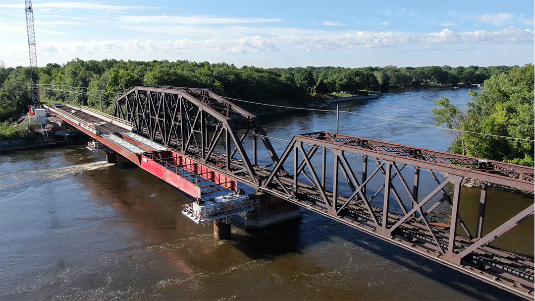 Progression of the Rivière des Prairies bridge structure from Montréal to Îles Laval.