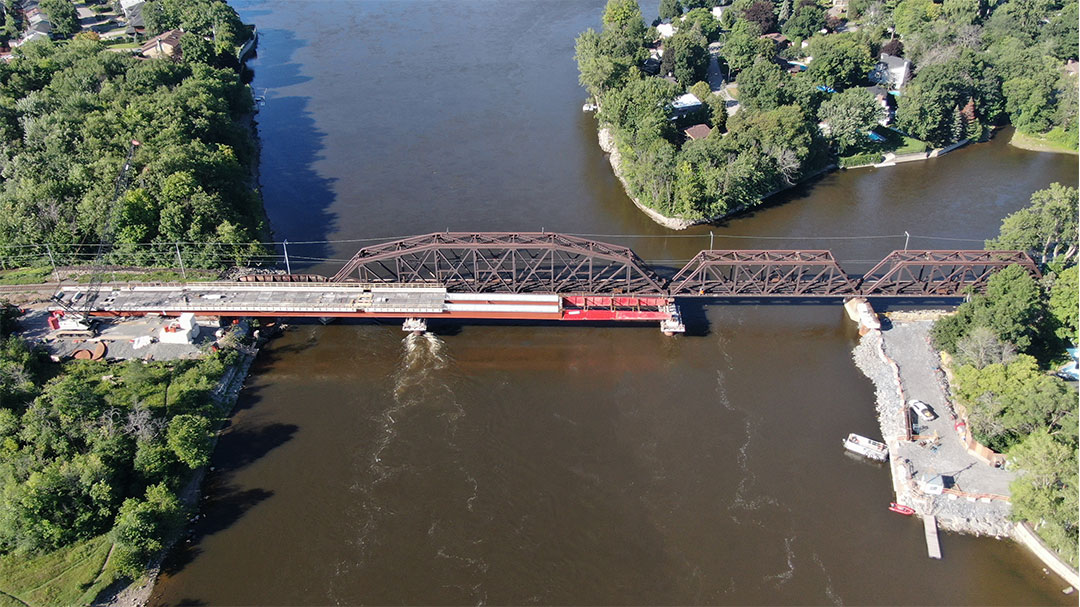 Photo de la construction du pont de Rivière-des-Prairies