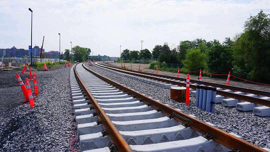 Image of ballasted tracks for the REM