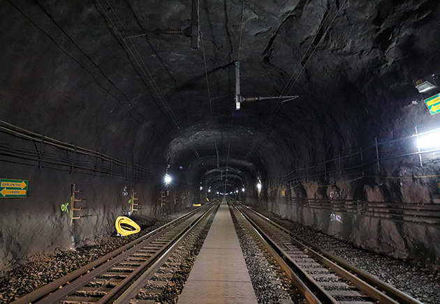 Vue de l’intérieur du tunnel Mont-Royal en 2020