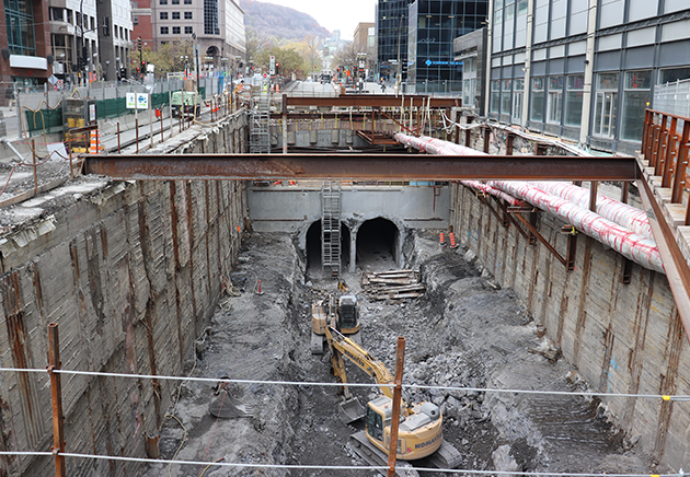 Vue de la double voute du tunnel à partir de l’avenue McGill en 2020.