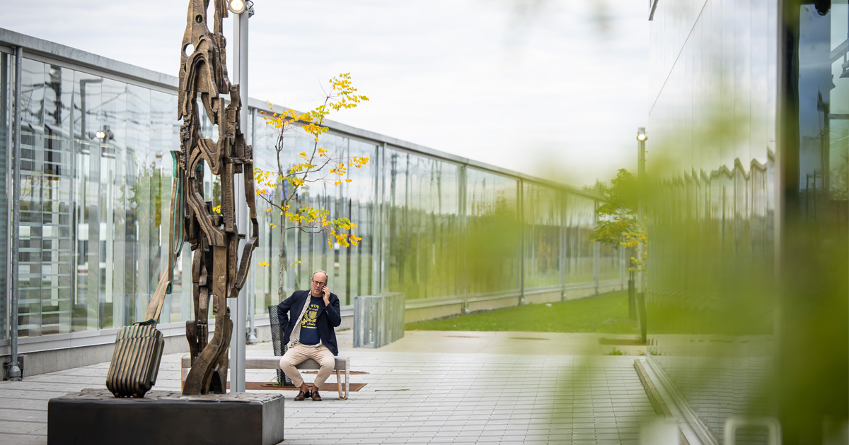 Les passagers at Brossard station