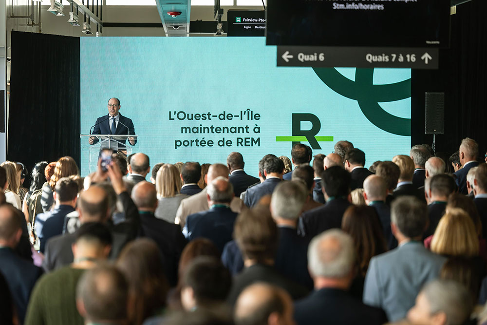 Charles Emond, Président et chef de la direction de La Caisse lors de l'inauguration du REM dans l'Ouest-de-l'Île à la station Fairview–Pointe-Claire.