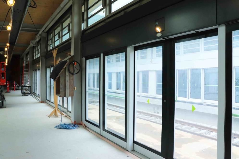 Platform screen doors at Ville-de-Mont-Royal Station - April 2022