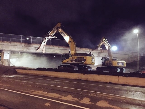 En images : la démolition du pont au-dessus de l’A40