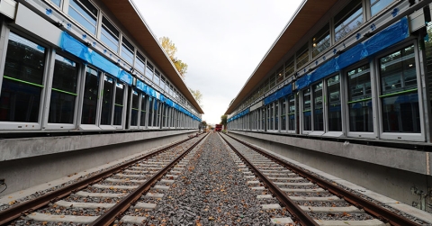 Image de rails du Réseau express métropolitain REM