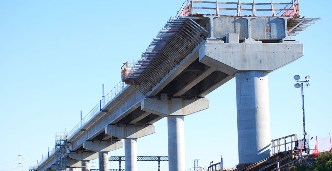January 2022: Installation of the last NEBT beams of the South Shore branch. The NEBT concrete beam workshop completed its operations in the last few weeks.