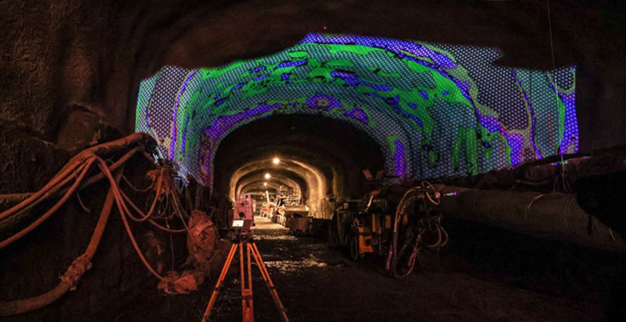 À l’intérieur du tunnel Mont-Royal, travaux de bétonnage avec la technologie SOGUN - Août 2022