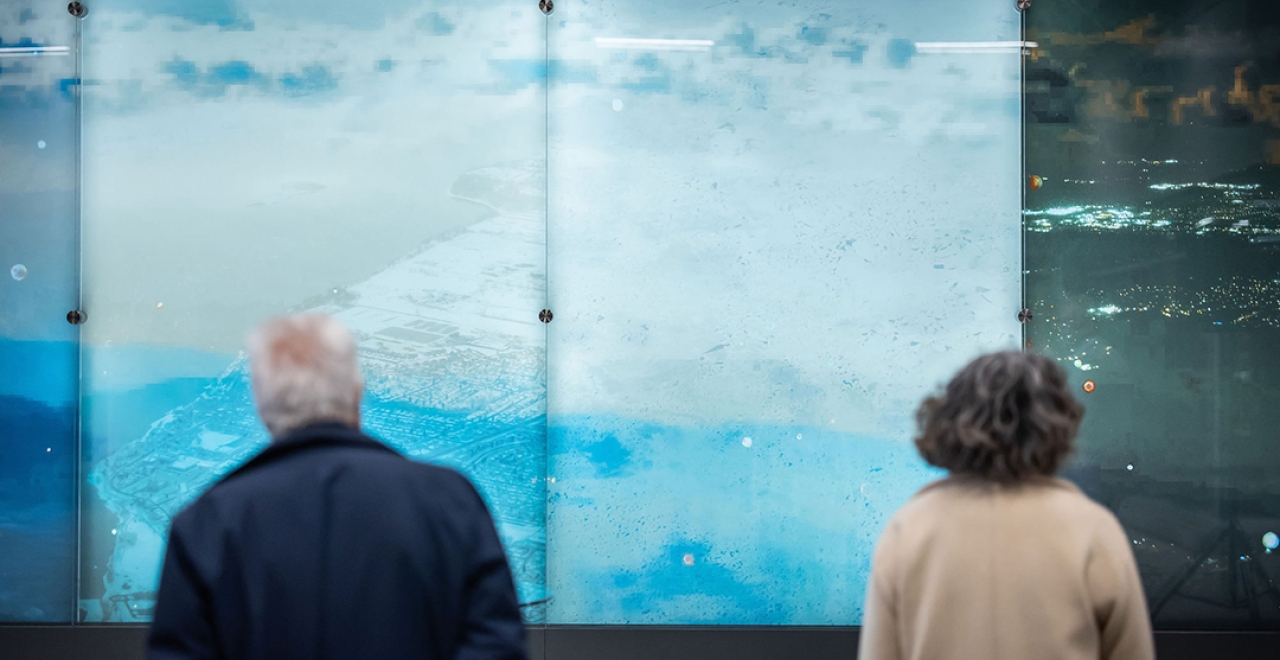 Vernissage de l'œuvre Un voyage sans fin au-delà du présent à la station Panama.