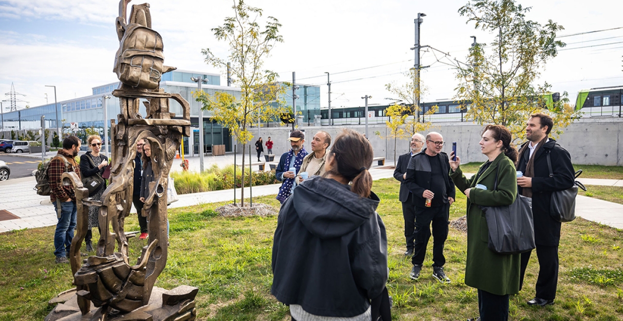 Vernissage de l'œuvre Les passagers à la station Brossard.