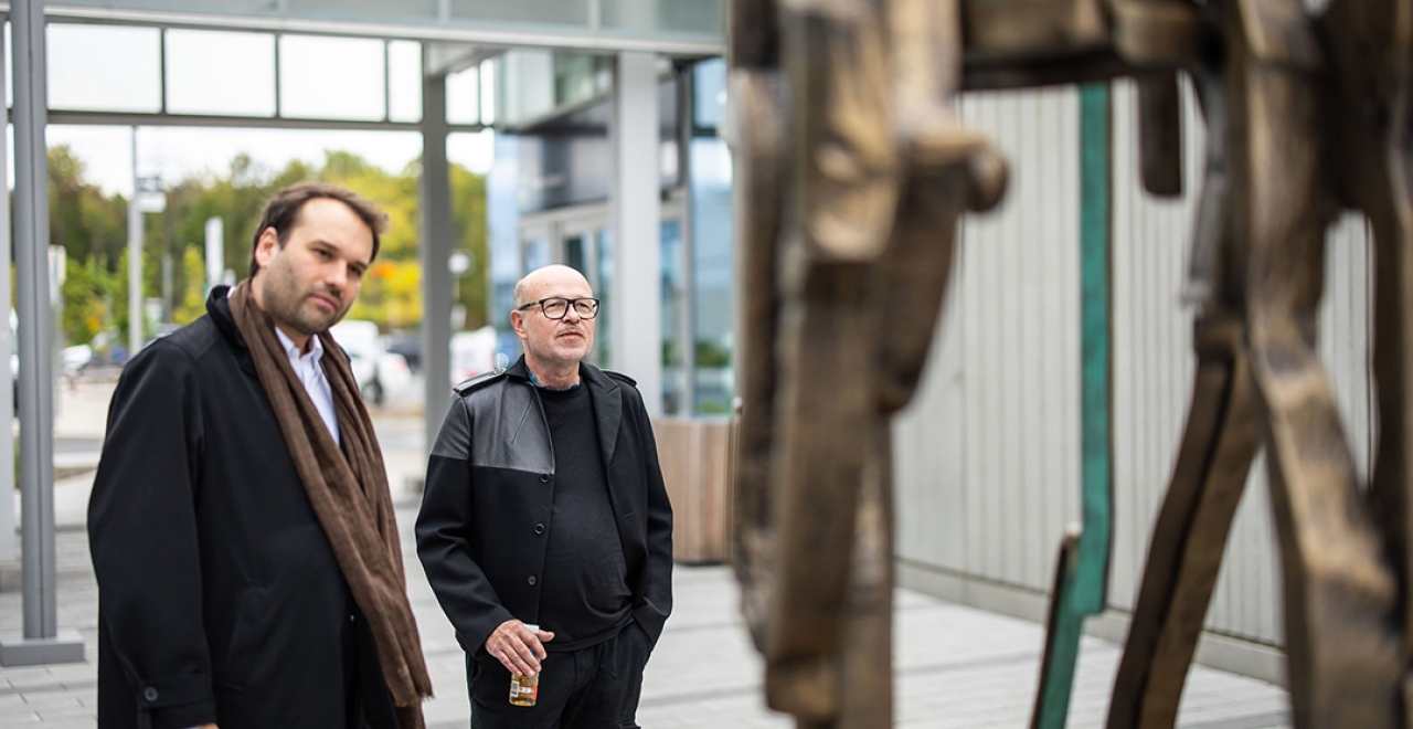 Vernissage de l'œuvre Les passagers à la station Brossard.