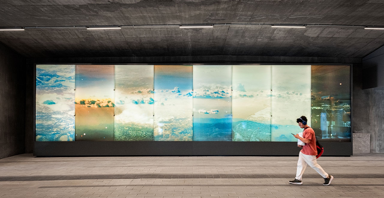 Un voyage sans fin au-delà du présent, 2024. Photographs on glass panels, lightbox, metal structure.