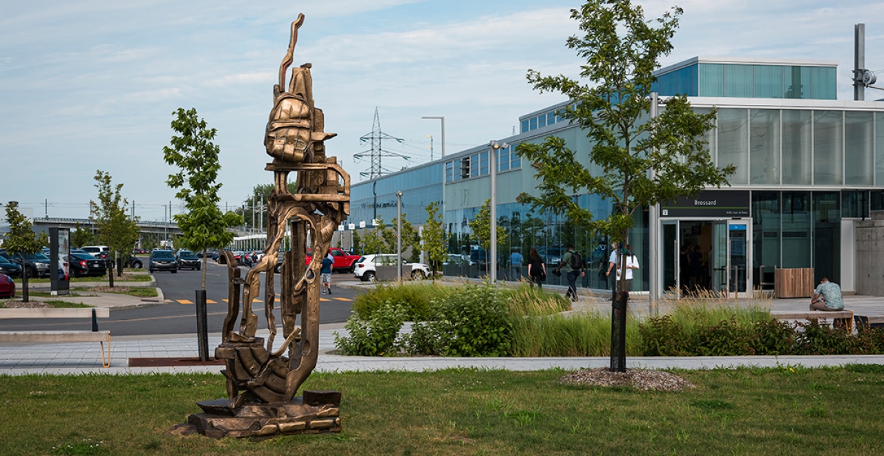 Les passagers, 2023.  Cast bronze, patina, paint.