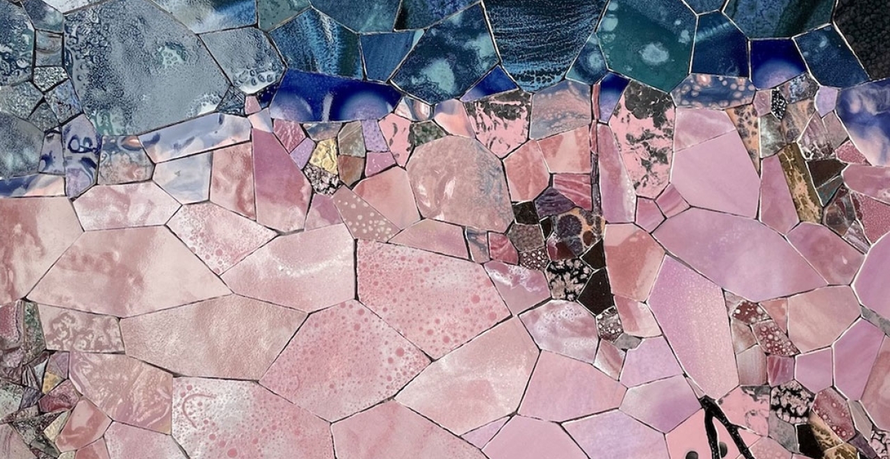 Le Mont habité, a work composed of five mosaic panels, by Manuel Mathieu.