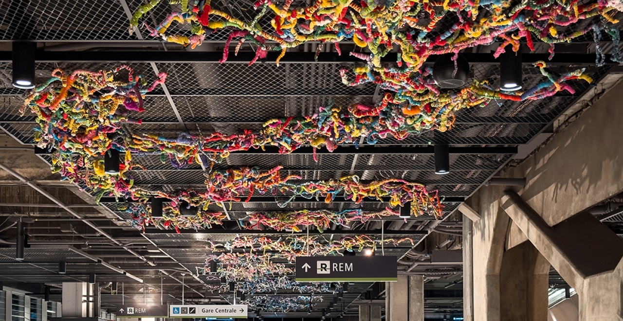 L’œuvre Trajectoires Tissées et Entrelacées à la station Gare Centrale