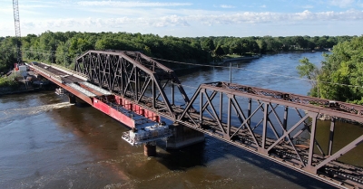 Lire Technique inusitée de construction d’un pont sur la Rive-Nord : la méthode de lancement par contrepoids expliquée